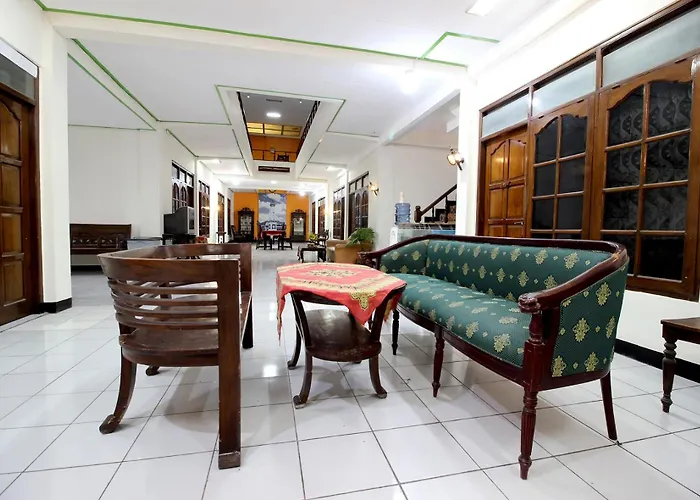 RedDoorz Plus Syariah near Lempuyangan Station 3 Yogyakarta